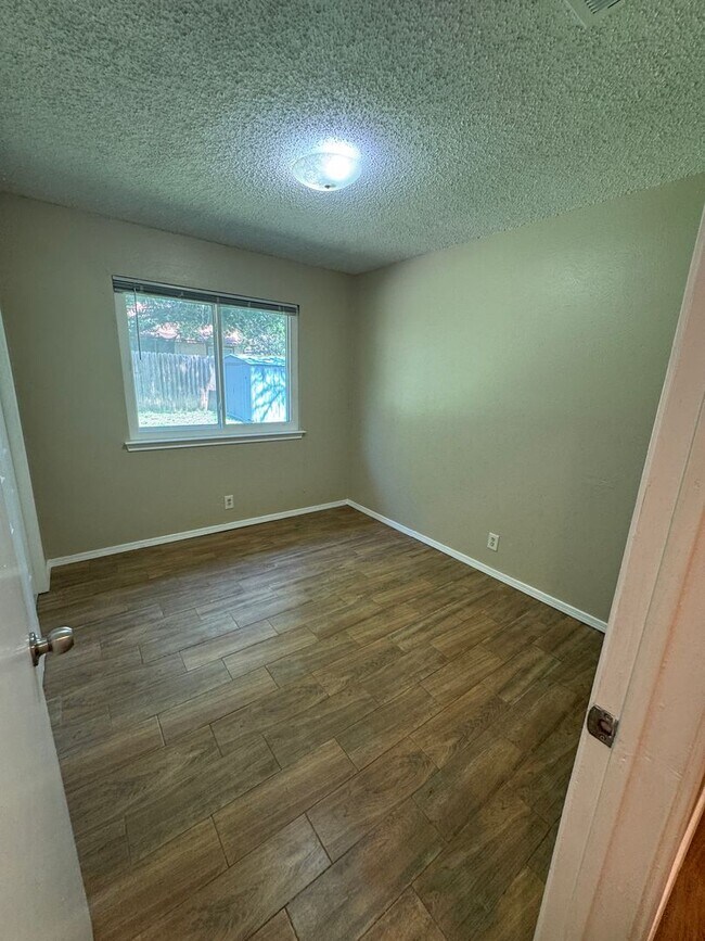 Building Photo - 10138 Inridge