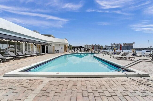 Building Photo - 100 Golden Isles Dr