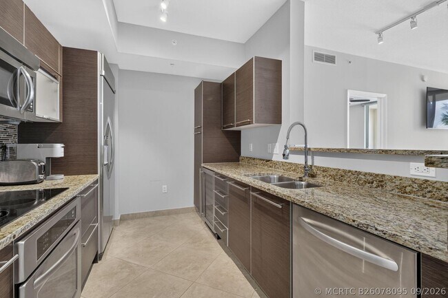 Building Photo - 550 Okeechobee Blvd