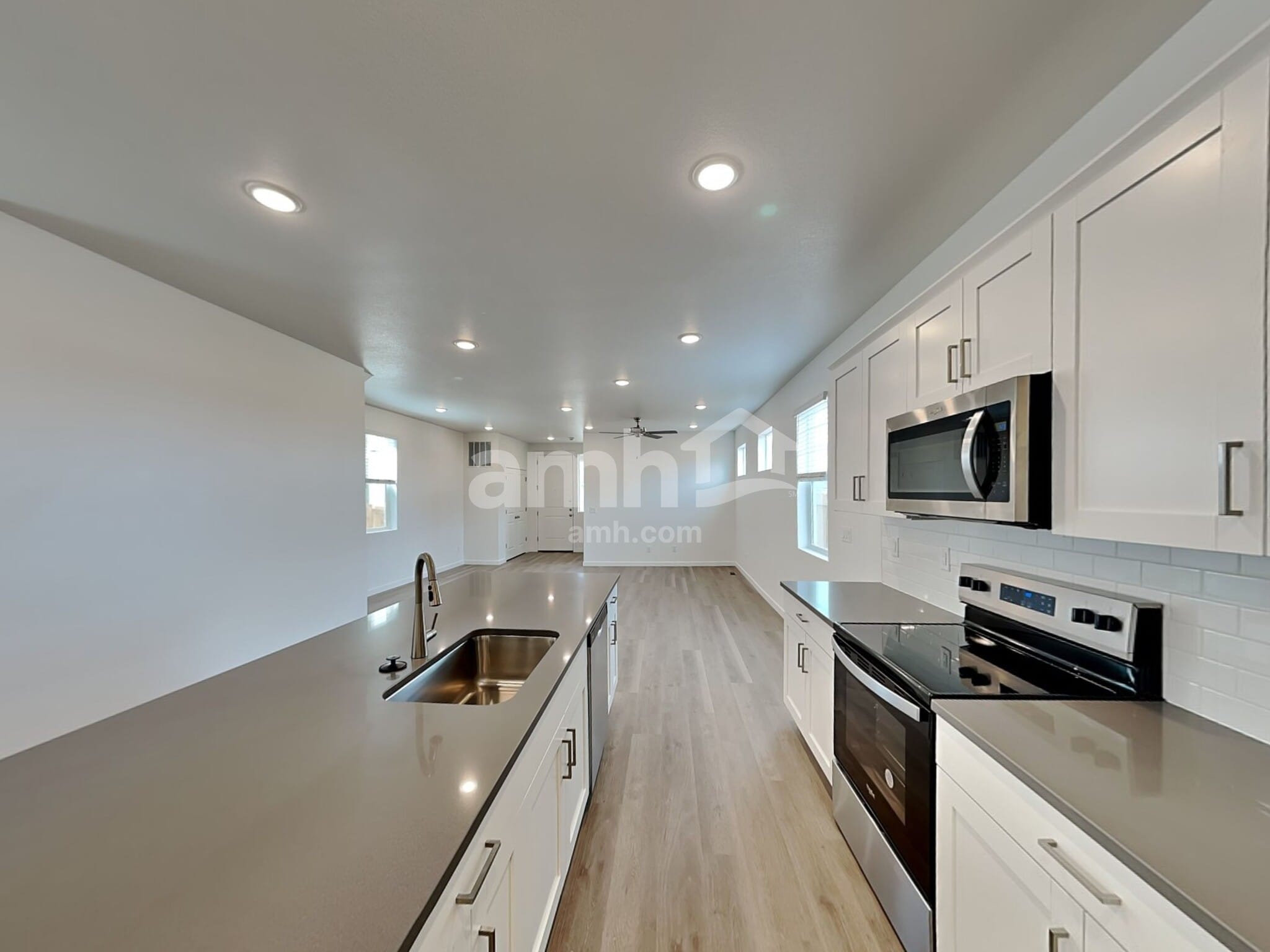 Building Photo - 360 N Addison Way