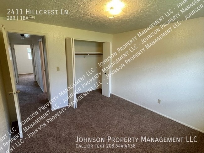 Building Photo - 2411 Hillcrest Ln