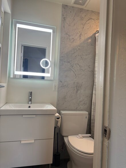 Nice primary 3/4 bathroom - 3133 N 4th Ave