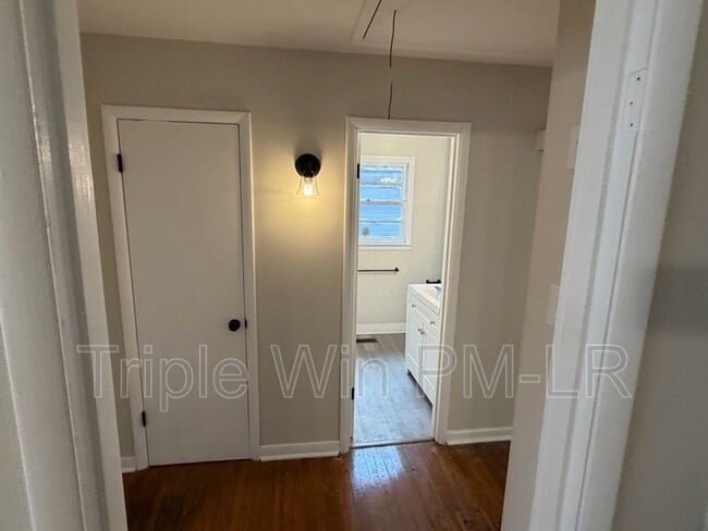 Building Photo - 2204 S Monroe St