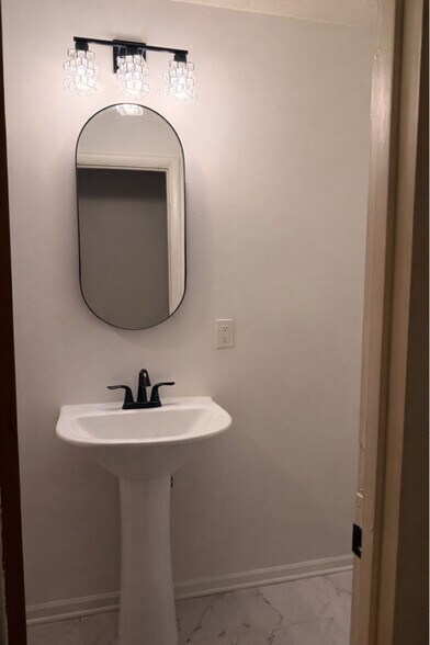 Building Photo - 1706 Kenruth Dr