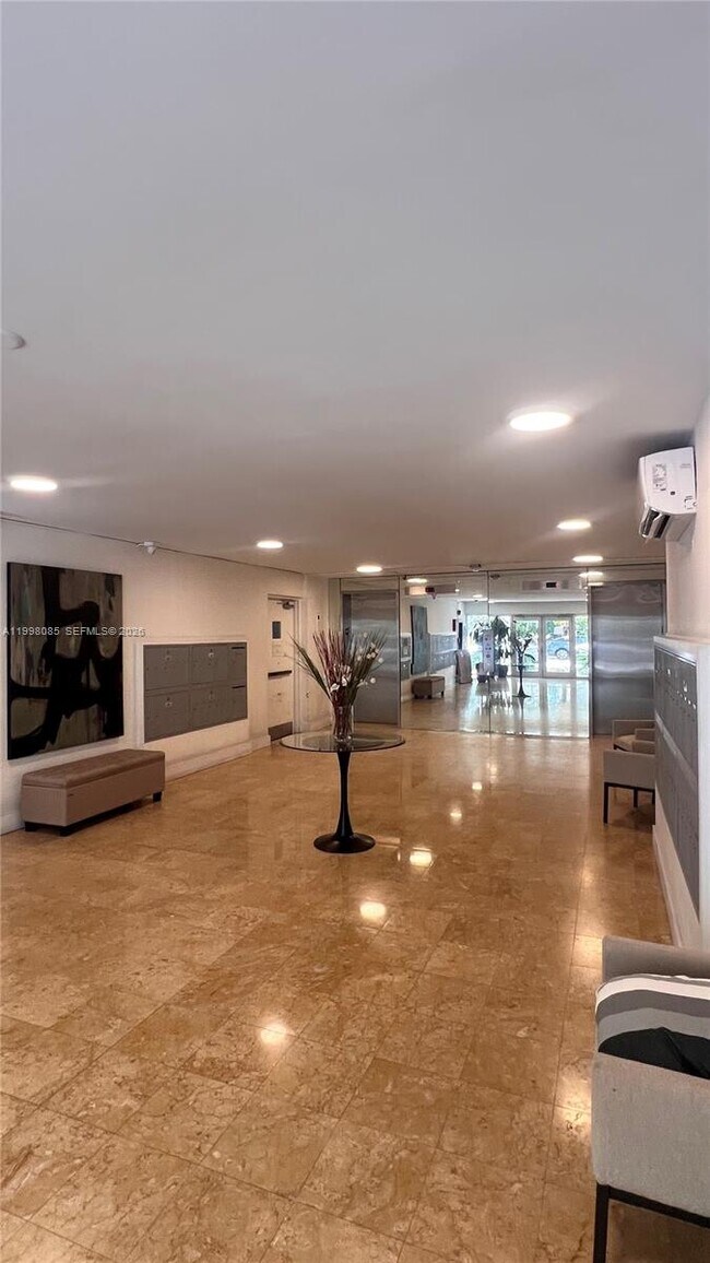 Building Photo - 1750 James Ave