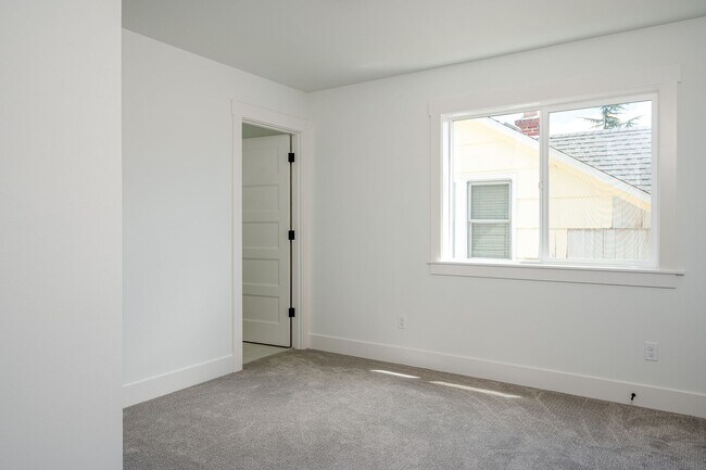 Building Photo - 8352 NE Holladay St
