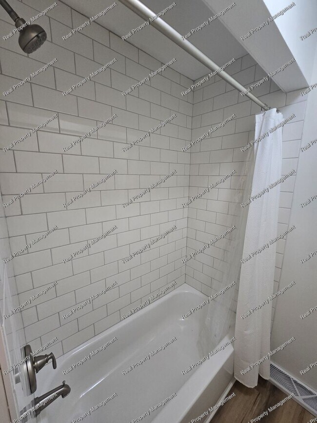 Building Photo - 48 A Park Place