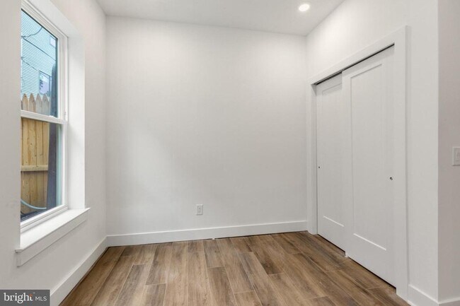 Building Photo - 2214 N Front St