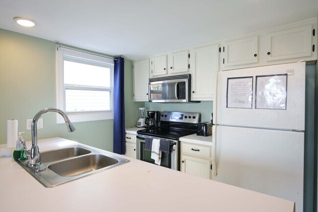 Building Photo - 608 Carolina Beach Ave S