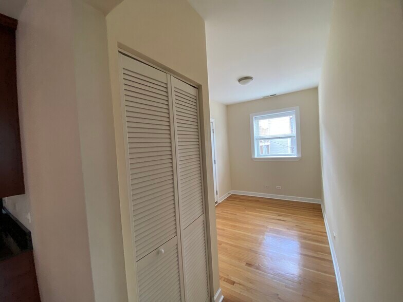 Building Photo - 3246 N Clifton Ave