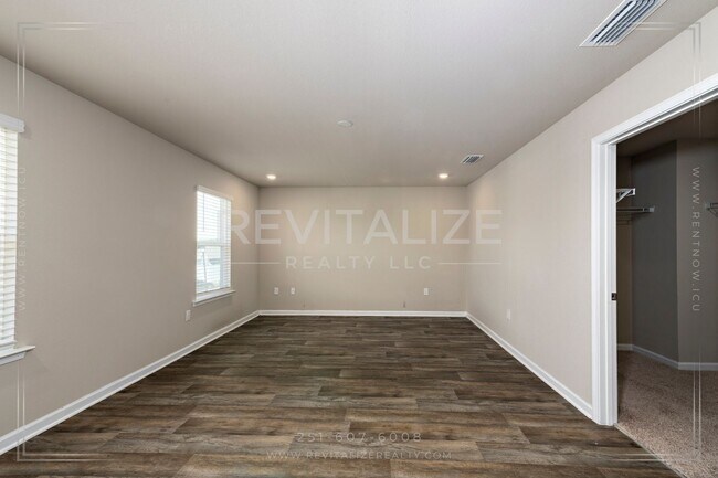 Building Photo - Stunning 2-Story House in Spanish Fort!