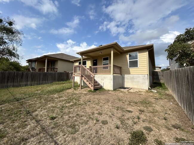 Building Photo - 15214 Pandion Dr