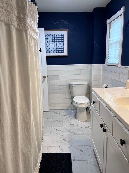 Full bath and Washer/Dryer - 5 Marvin Pl