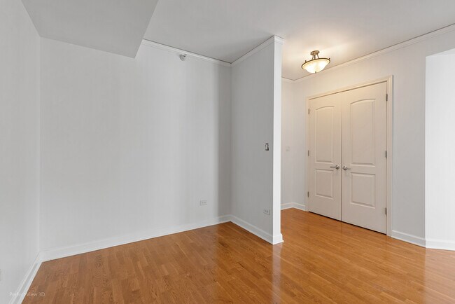 Building Photo - 420 E Waterside Dr
