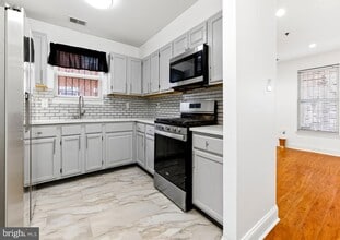 Building Photo - 576 Washington St