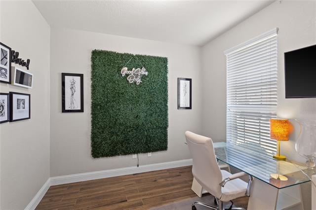 Building Photo - 1420 Alamandine Ave