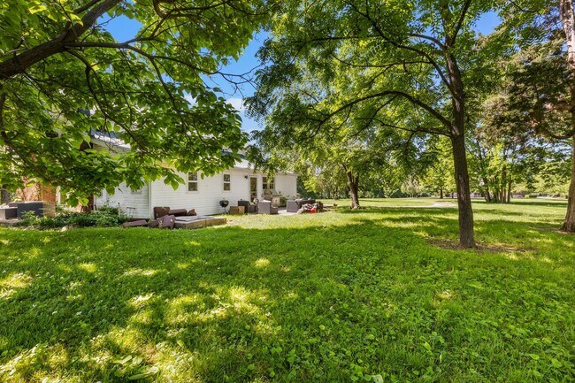 Building Photo - 103 Locust Grove Dr