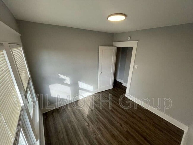 Building Photo - 129 W Hendricks St