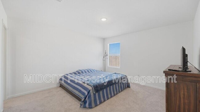 Building Photo - 3159 Dispatch Dr