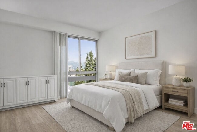 Building Photo - 320 N Maple Dr