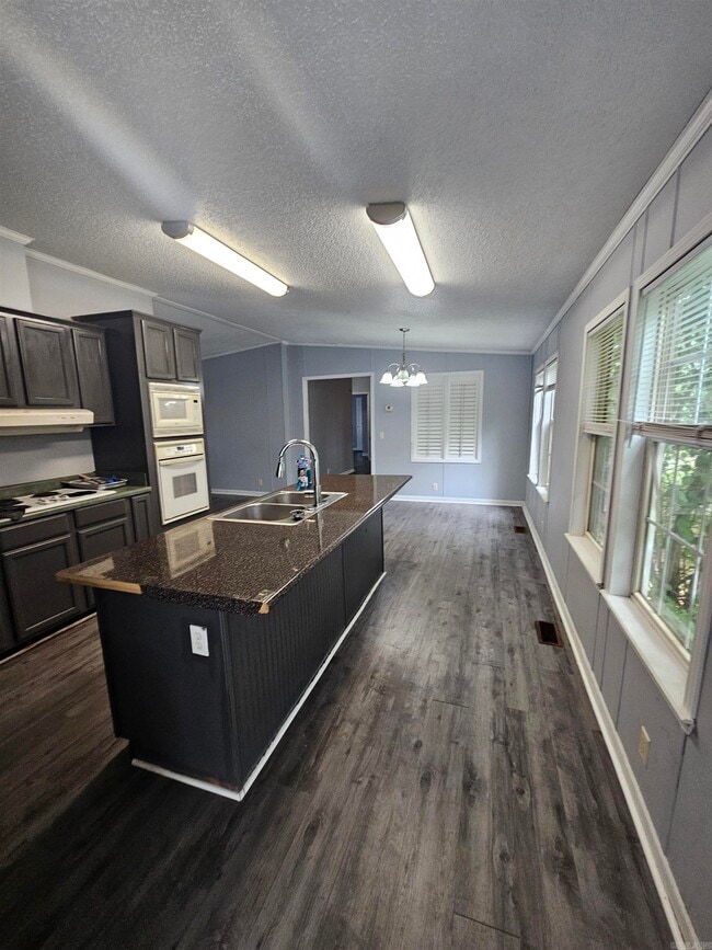 Building Photo - 3345 Confederate Dr