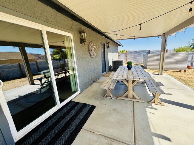 Building Photo - Rare Opportunity for Spacious, Modern Sout...