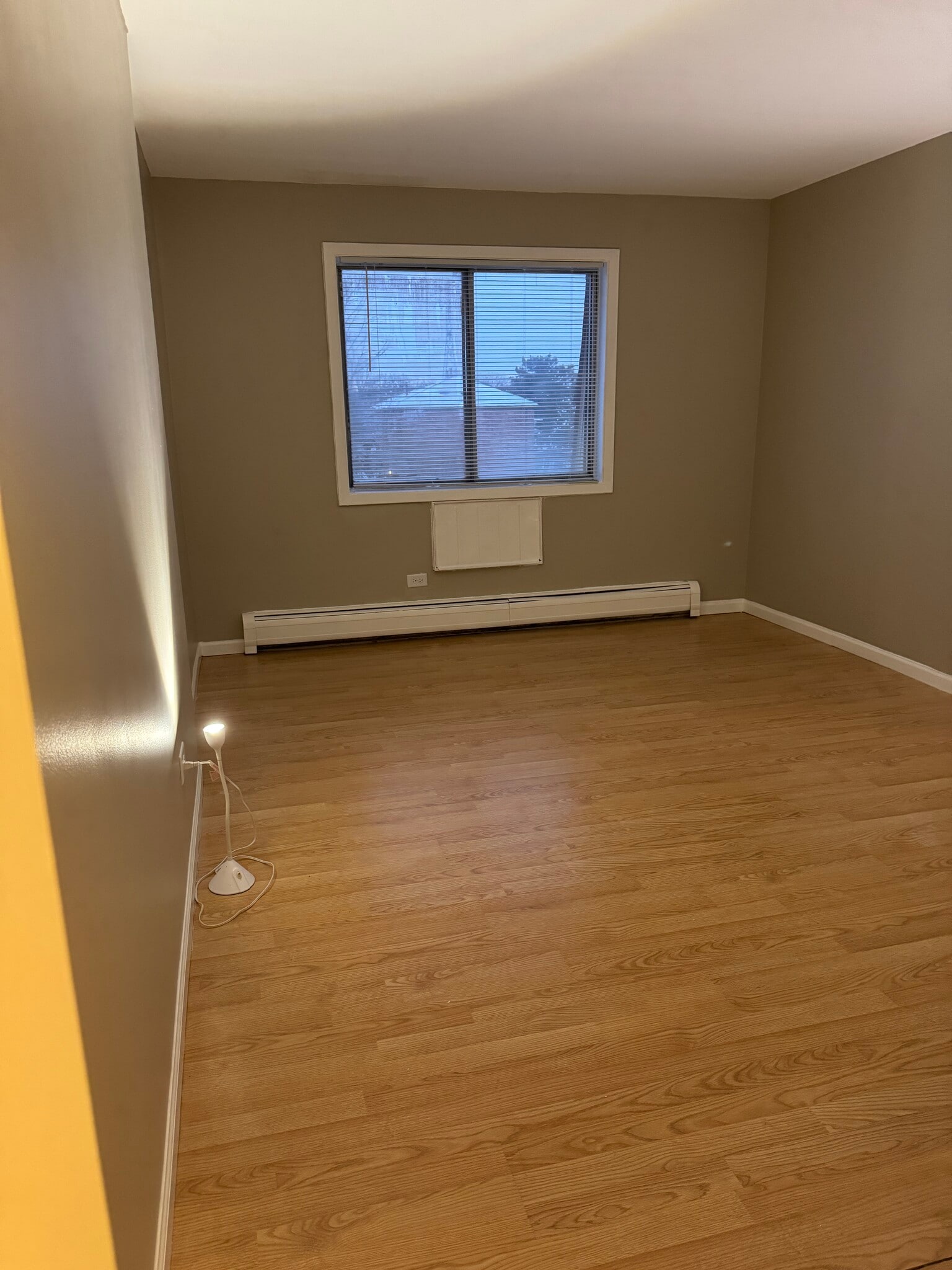 Building Photo - 252 Shorewood Dr