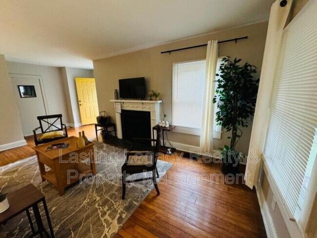 Building Photo - 1227 Brookwood Dr