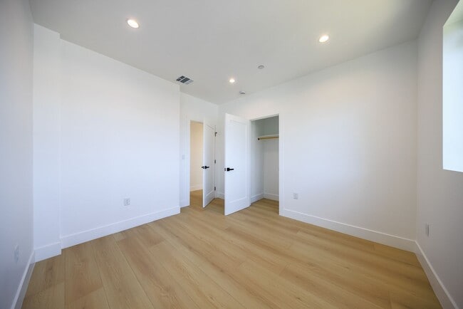 Building Photo - 1259 S Longwood Ave