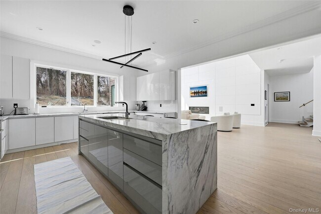 Building Photo - 43 Smugglers Path