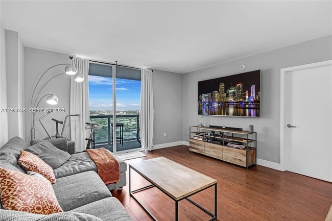 Building Photo - 1800 N Bayshore Dr