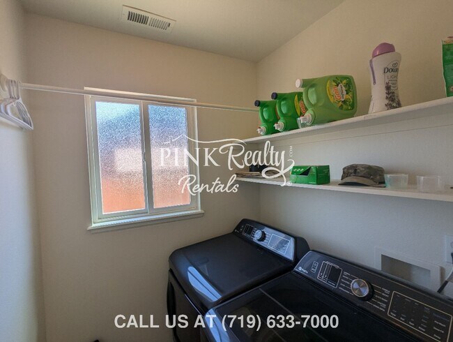 Building Photo - 955 Lords Hill Dr