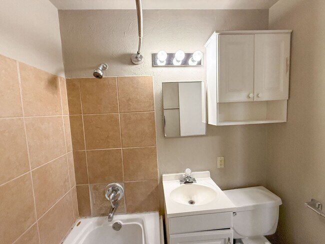 Building Photo - $500 OFF FIRST MONTHS RENT | 2.5 ACRE LOT! 4 Beds in Central Edmond!