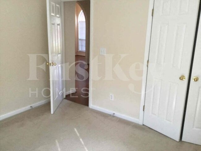 Building Photo - 417 Waterford Dr