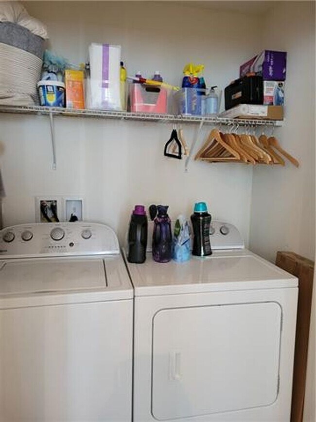 Building Photo - 999 SW 1st Ave