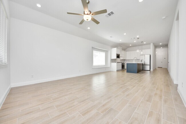 Building Photo - 4030 Colony Ln