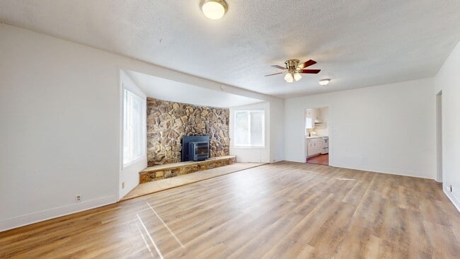 Building Photo - 2560 Fowler Ave