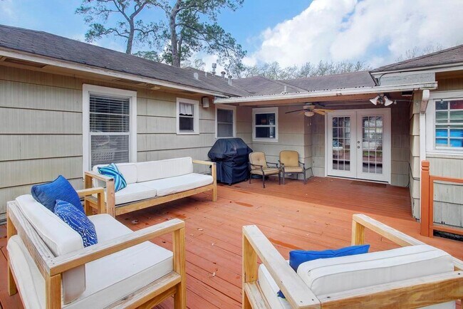 Building Photo - 1010 Bay Oaks Rd