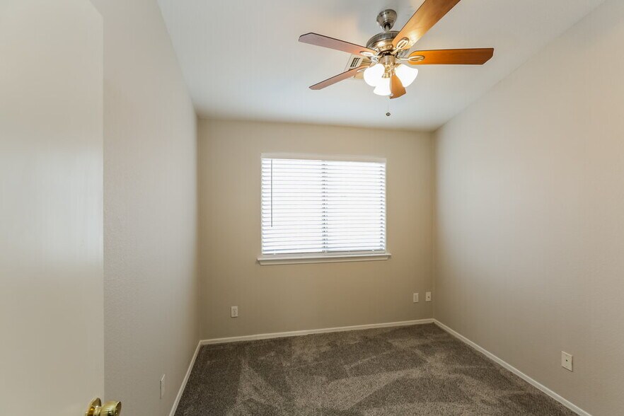 Building Photo - 4513 N 88th Ave