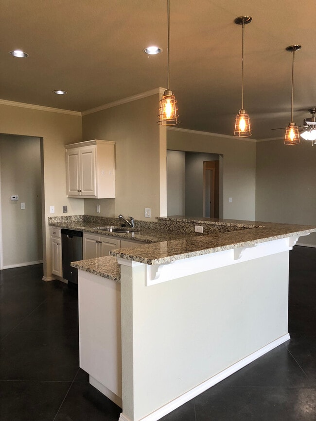 Building Photo - Located in HERITAGE HILLS !!! 2016 Built, ...