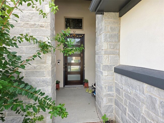Building Photo - 124 Mission Oaks Dr