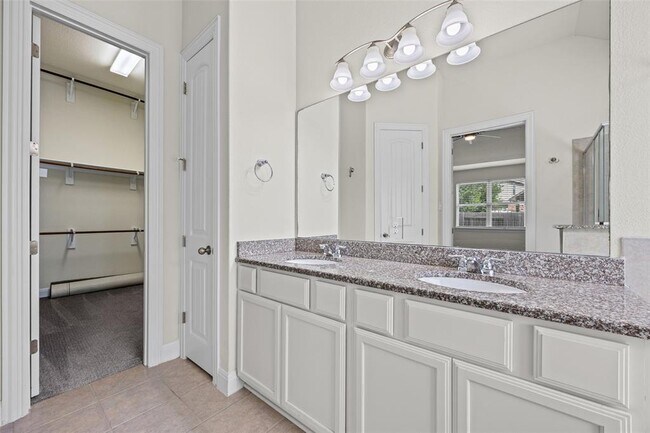 Building Photo - 253 Joseph Dr