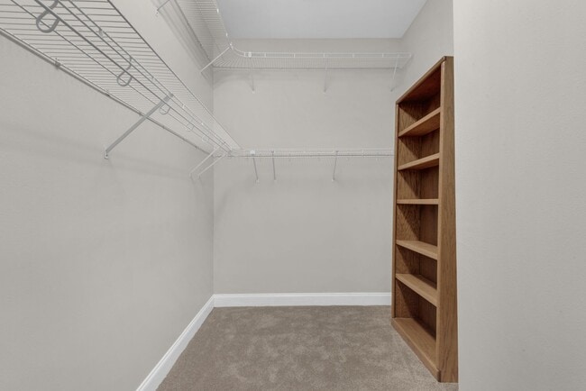 Building Photo - MOVE IN SPECIAL: 30% OFF FIRST MONTHS RENT -- Spacious unfurnished 4B/3B home in Gated Community ...