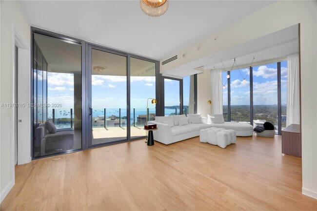 Building Photo - 2831 S Bayshore Dr