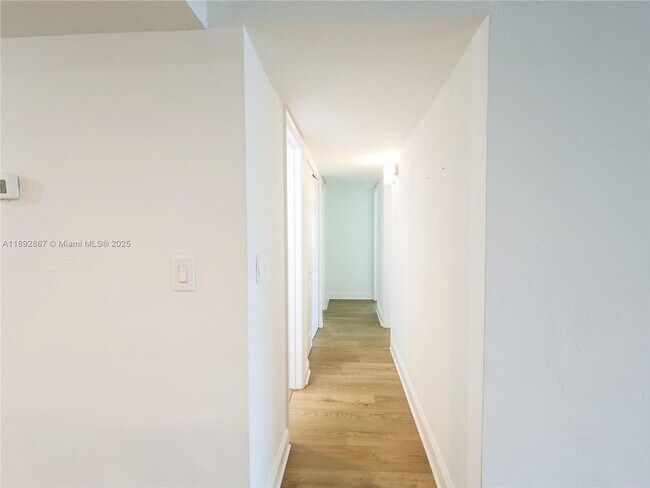 Building Photo - 9125 SW 77th Ave