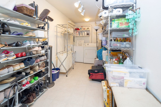 Building Photo - 1049 16th St