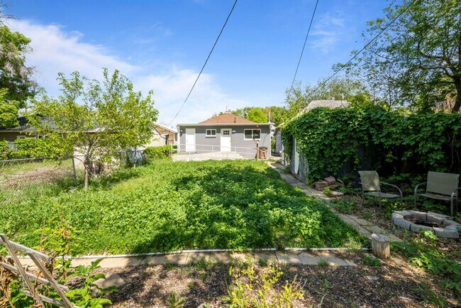 Building Photo - Beautiful Home in Amazing Salt Lake Location!