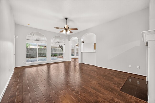 Building Photo - 11915 Lois Ln Dr