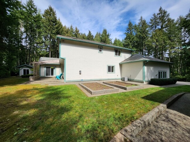 Building Photo - Custom Home Secluded on over 2.5 acres.