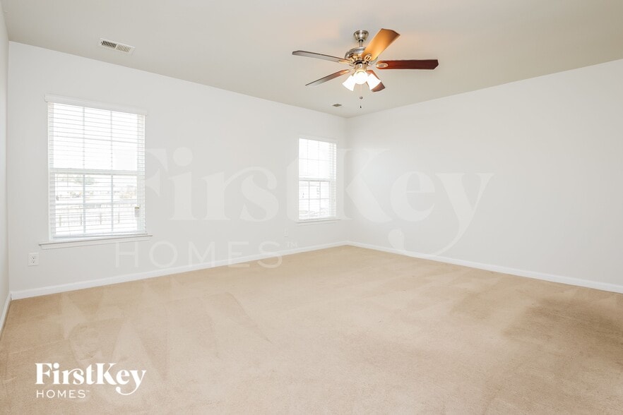 Building Photo - 210 Firewheel Ct